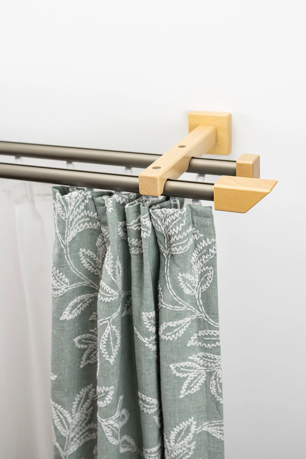Bild von Gardinenschiene GARESA "Cubus, Quadros Innenlauf", beige (natur, chromfarben), L:170cm, Gardinenstangen, Innenlauf-Vorhanggarnitur, verlängerbar, Holz-Aluminium