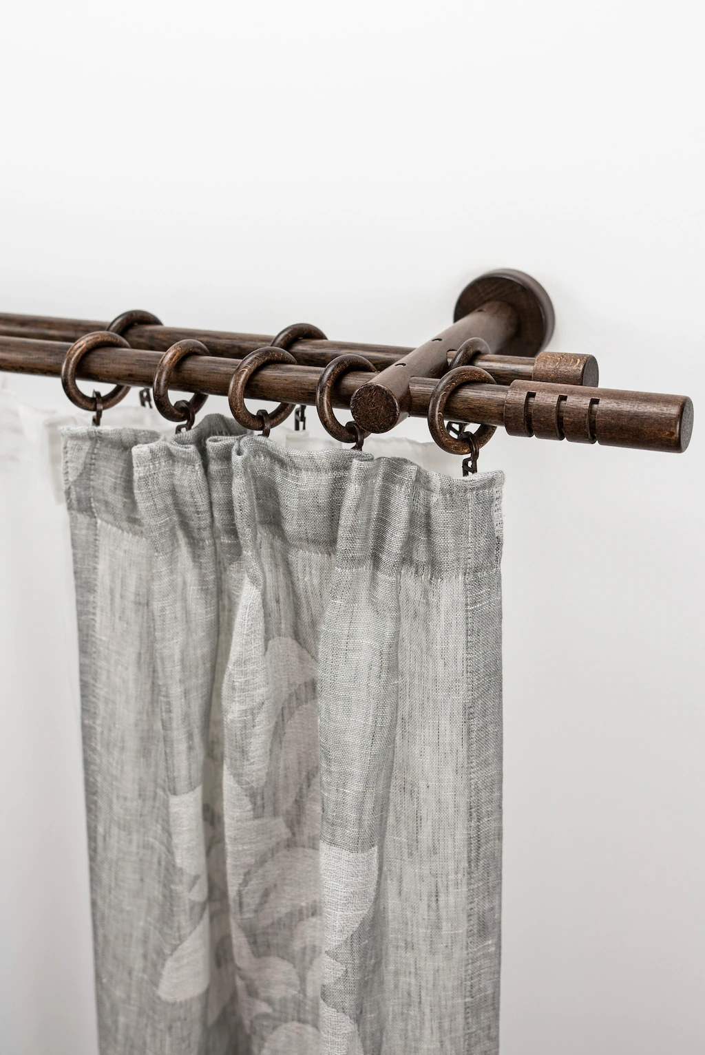 Bild von Gardinenstange GARESA "PEMPIA", braun (nussbaum), L:330cm Ø:20mm, Holz, Metall, Gardinenstangen, Vorhanggarnitur, verlängerbar, Knopf m.Ausschnitte, mit Ringe