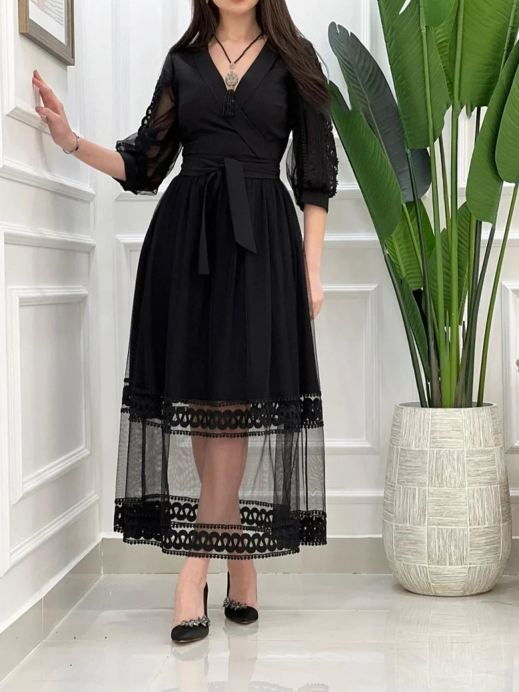 Bild von Romantisches Kleid mit Mesh-Einsatz und Spitze
