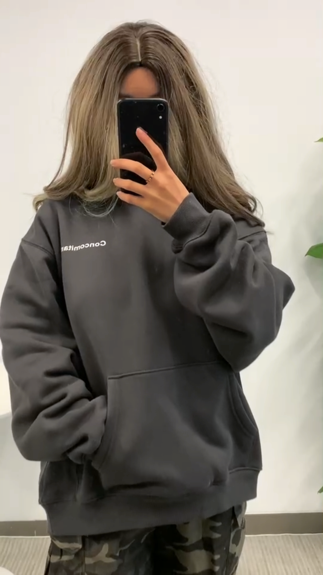 Bild von Hongshan 2023 neues Herbst- und Wintersport-Design, dunkelgraues Sweatshirt, lässig, vielseitig, plus samtiges Kapuzen-Sweatshirt für Damen