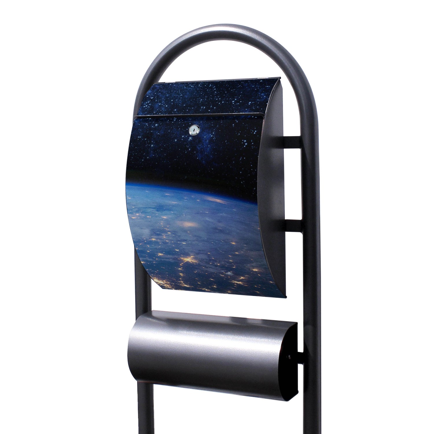 Bild von Banjado Standbriefkasten Hammerschlag Optik Größe 150x47x22cm Postkasten Freistehend Mit Zeitungsfach Motiv Galaxie
