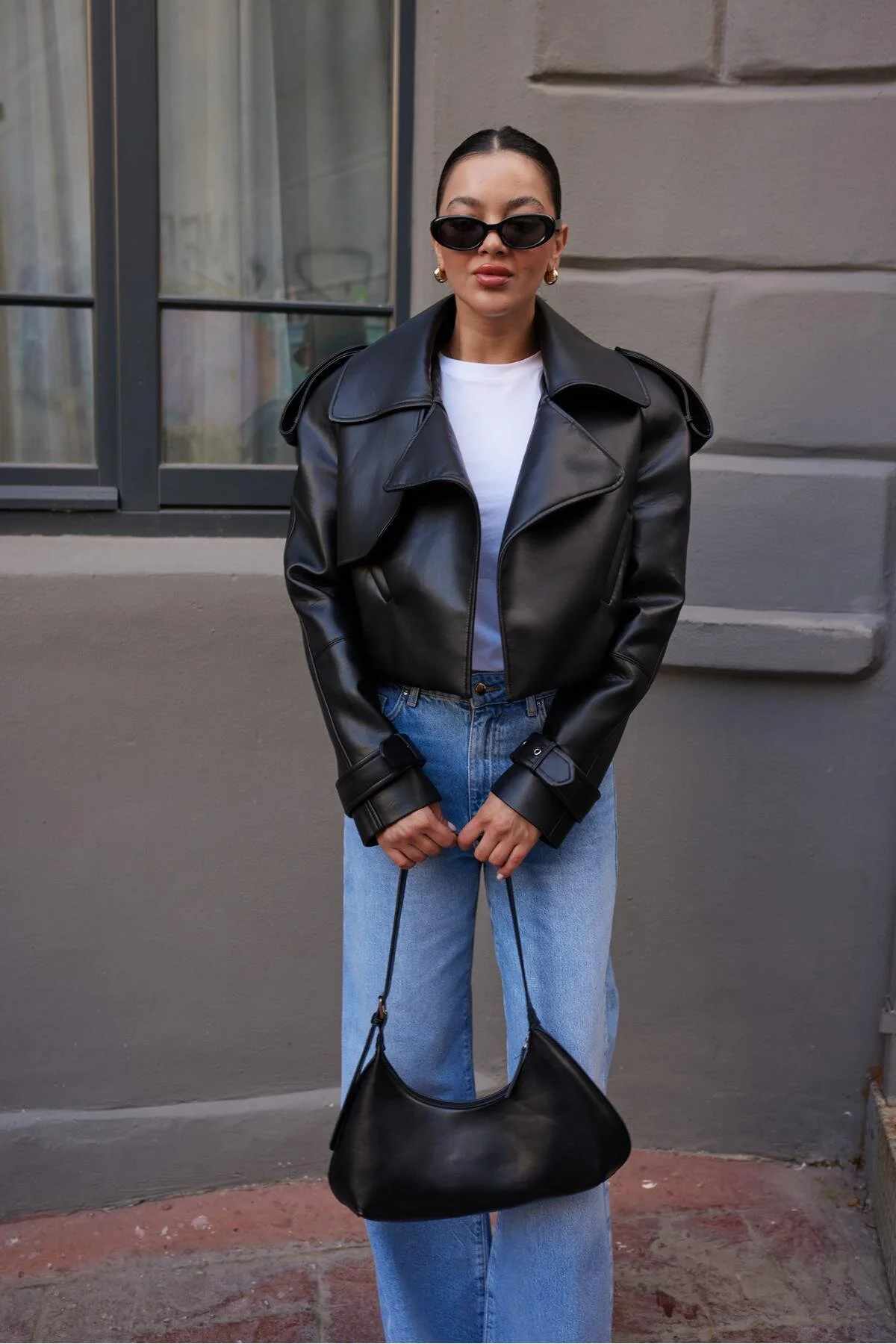 Bild von Askı Nişantaşı Kurzer Leder-trenchcoat Mit Schwarzem, Detailliertem Design für Damen - L
