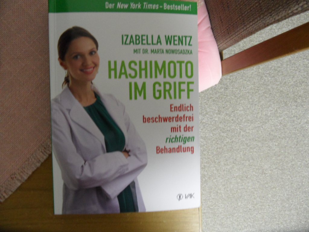 Bild von Hashimoto im Griff: Endlich beschwerdefrei mit der richtigen Behandlung. Warum Hashimoto-Symptome mehr sind als ein Hormonmangel und jede Unterfunktion individuell verschieden ist.