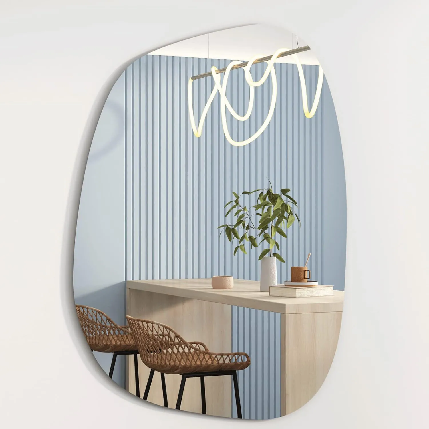 Bild von Albatros asymmetrischer Designerspiegel in 75 x 55 cm, oval und rahmenlos, für Wand oder Tür