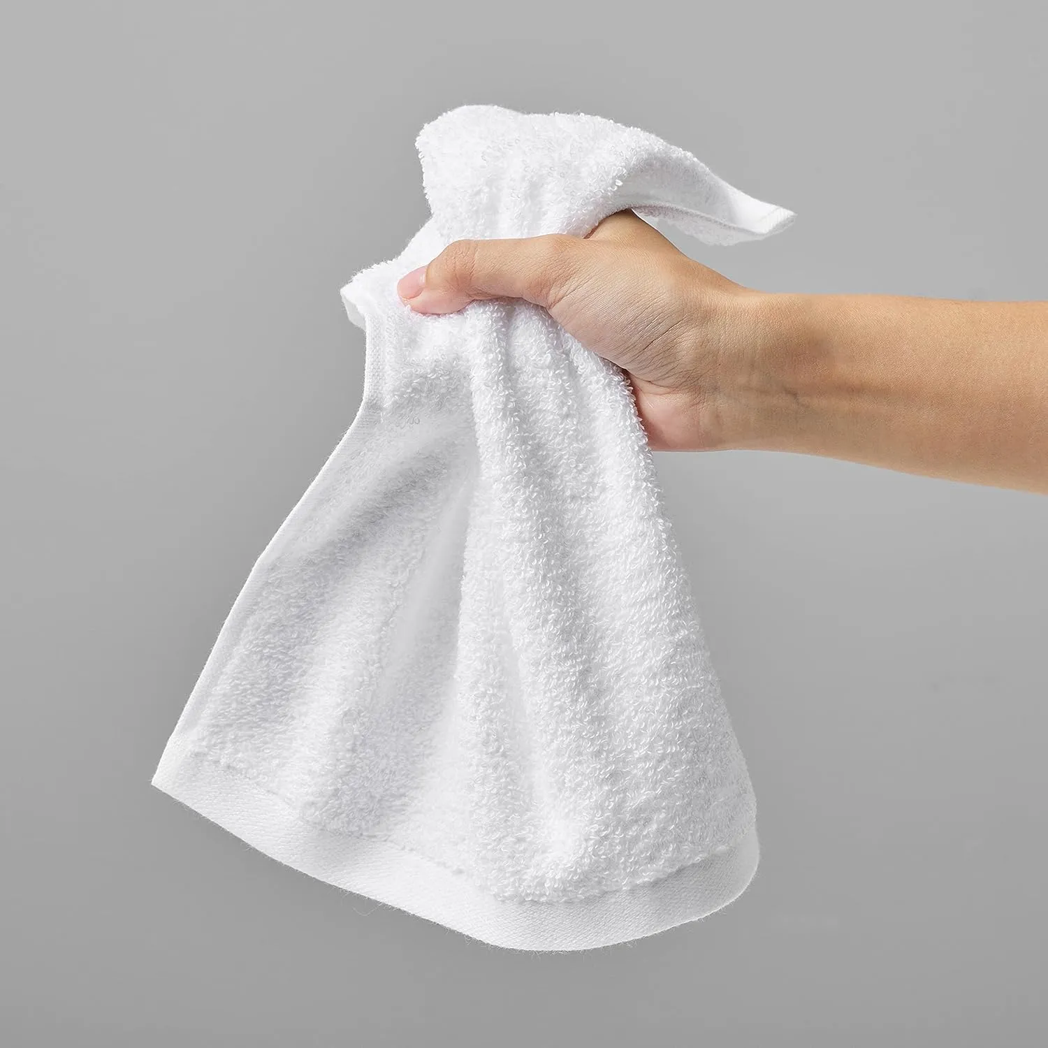 Bild von Amazon Basics 24er-Pack Gesichtshandtücher aus 100 % Baumwolle, schnelltrocknend und besonders saugfähig, 30 x 30 cm, weiß