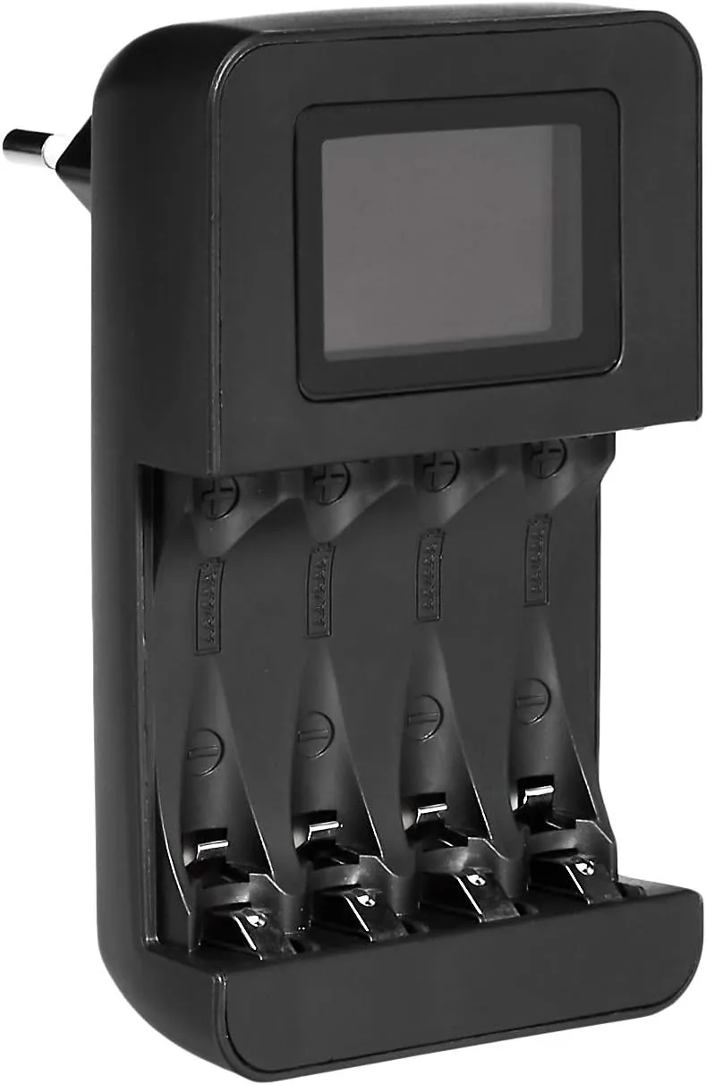 Bild von Amazon Basics digitales Akku-Ladegerät für 4 AA und AAA Akkus in Schwarz