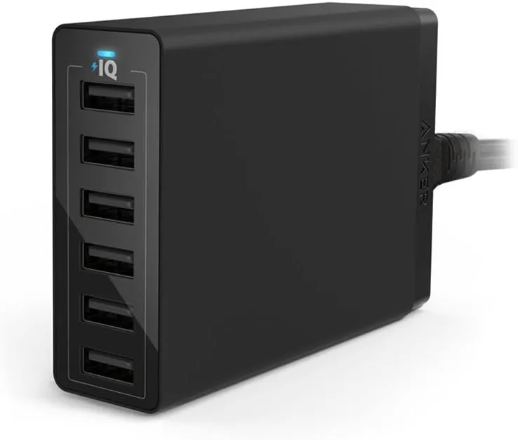 Bild von Anker PowerPort 6 Desktop Ladegerät mit 60 Watt und 6 USB Ports in Schwarz