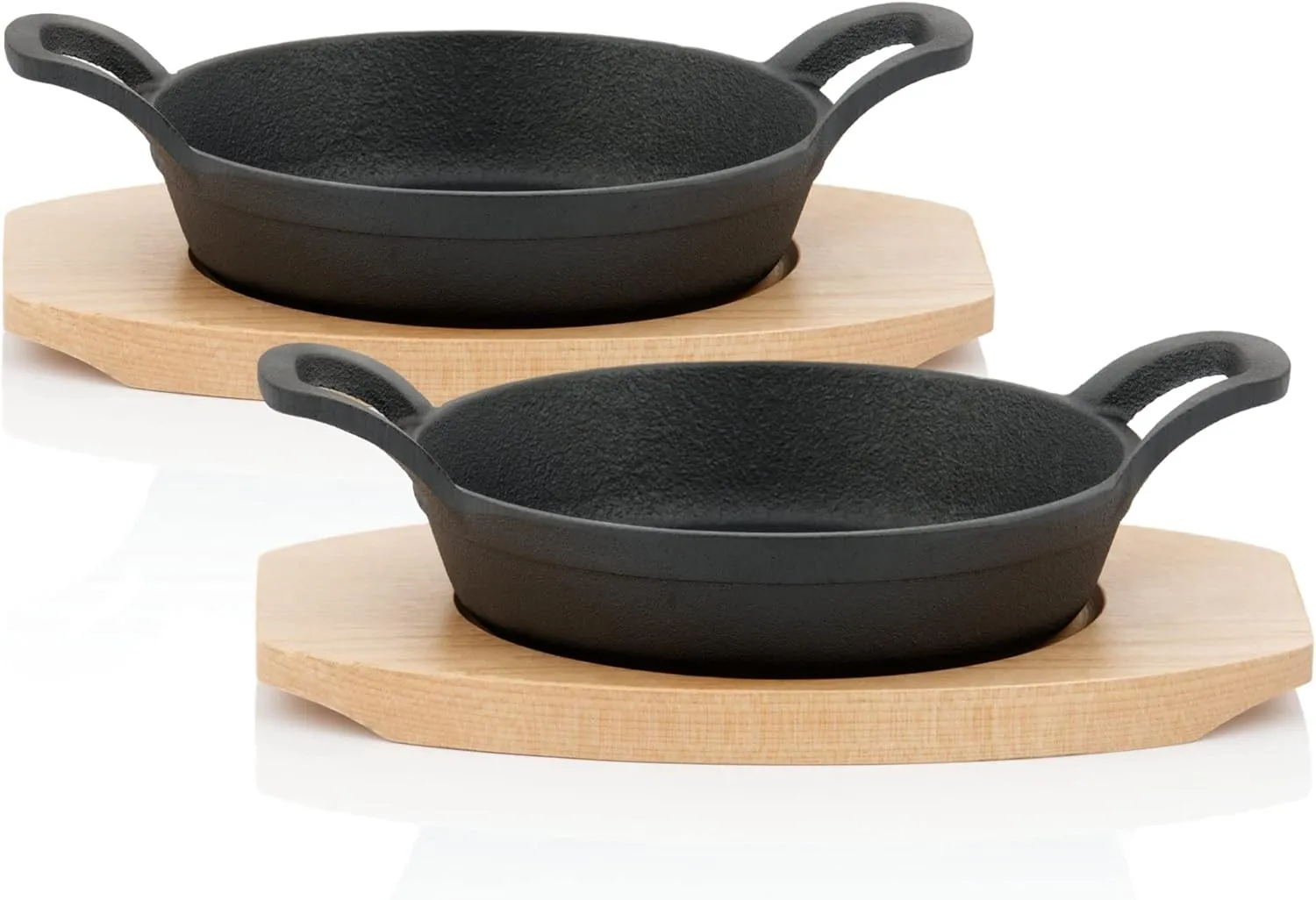 Bild von BBQ-Toro Gusseisen Servierpfännchen Set mit 2 Stück und Holzunterlage, Durchmesser 16 cm, bereits eingebrannt