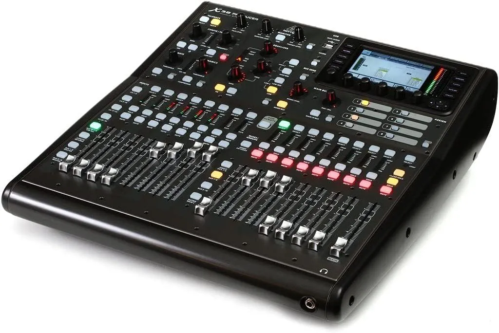 Bild von Behringer X32 Producer Rackmischpult mit 40 Eingängen, 25 Bussen und 16 Midas-Vorverstärkern