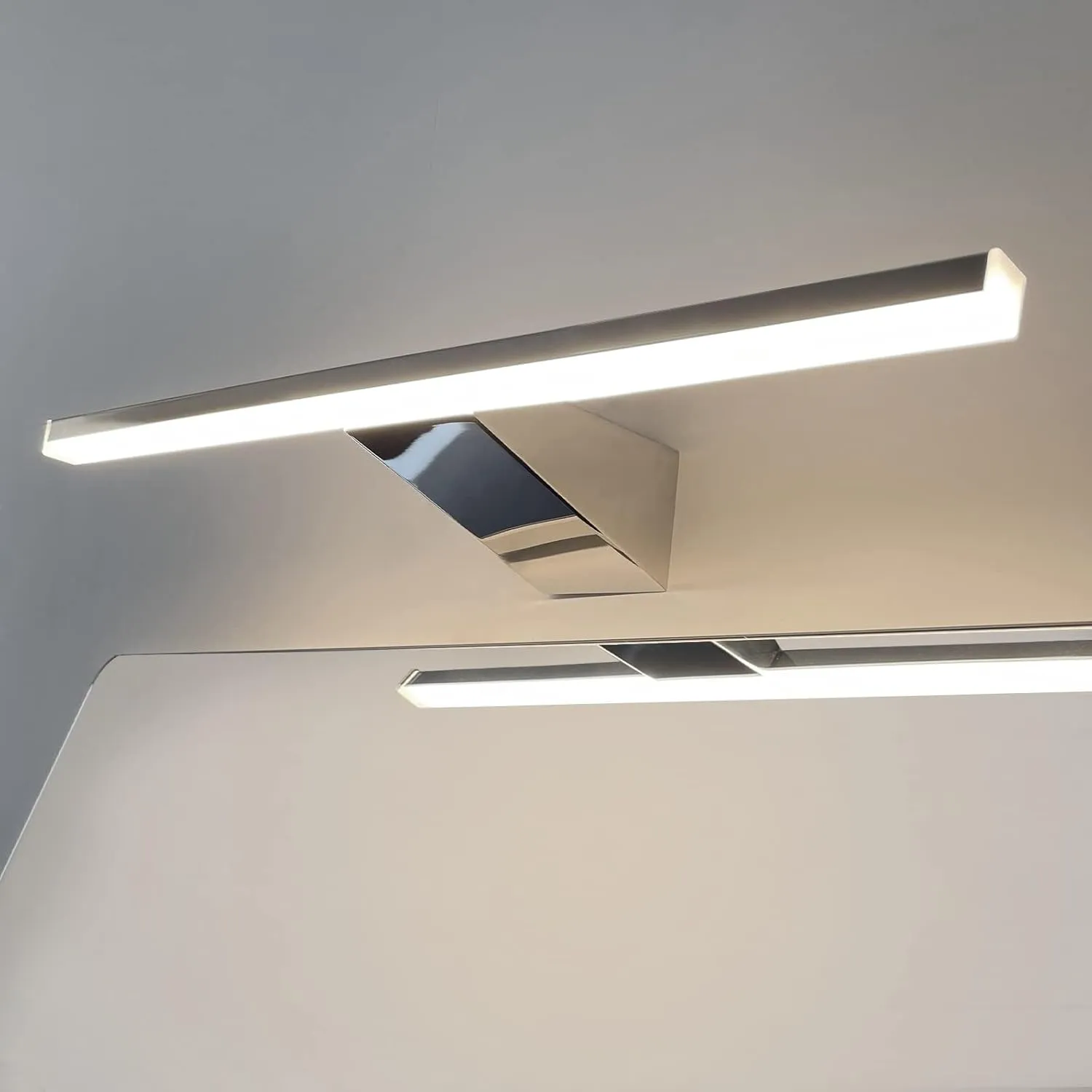 Bild von DILUMEN Wandlampe für das Bad 40cm 10W 800lm in Edelstahl mit neutralweißem Licht und IP44 Wasserschutz