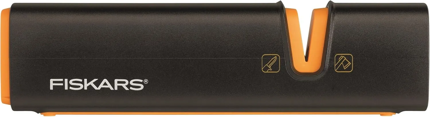 Bild von Fiskars Xsharp Axt- und Messerschärfer mit Keramikkopf und glasfaserverstärktem Kunststoffgehäuse in Schwarz und Orange, Artikelnummer 1000601