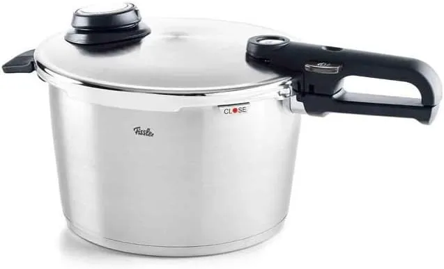 Bild von Fissler Vitavit Premium Schnellkochtopf mit 8 Litern und 26 cm Durchmesser aus Edelstahl mit 4 Garstufen und Einsatz für Induktion in Silber