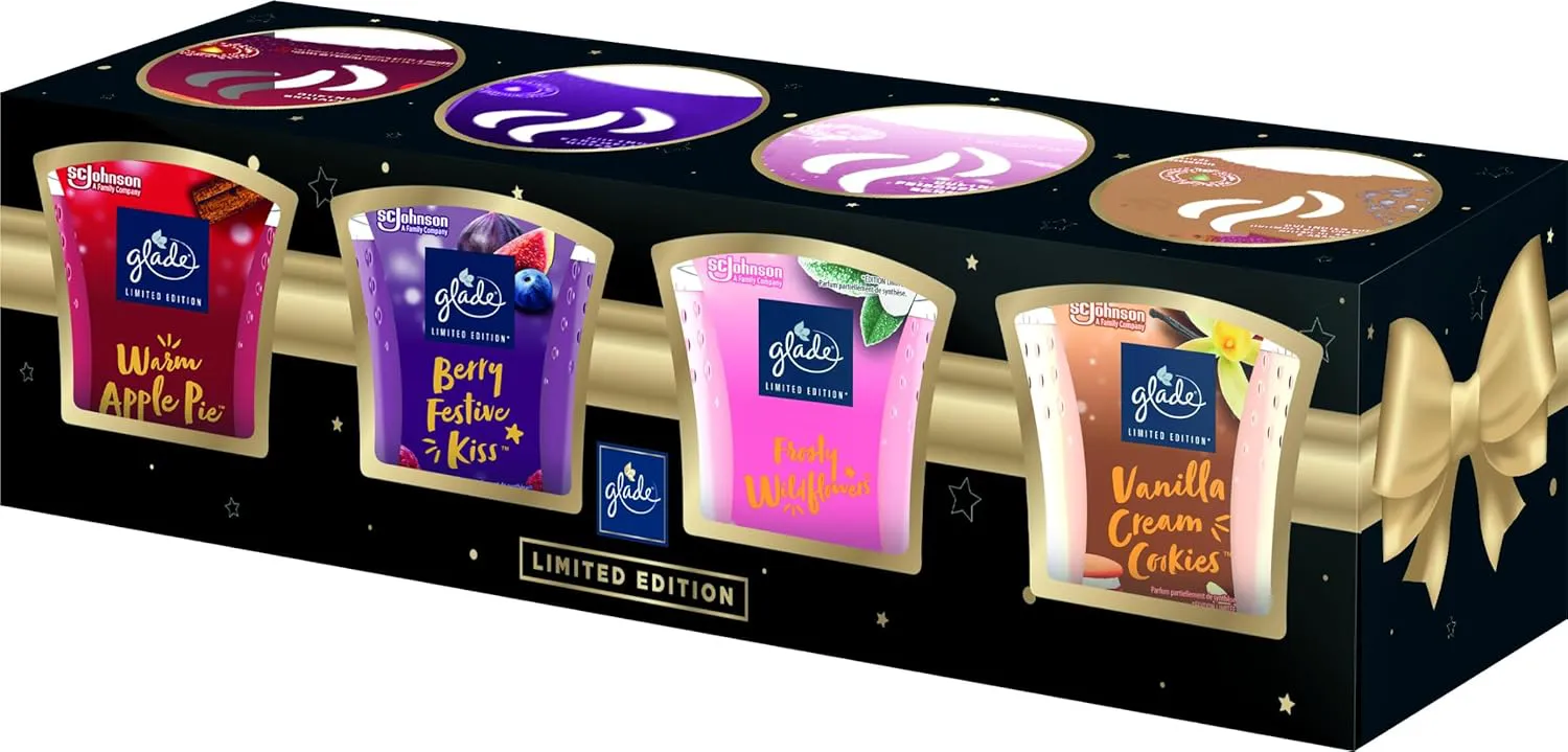 Bild von Glade Geschenkset mit 4 Duftkerzen im Glas, je 112g, in den Winterdüften Warm Apple Pie, Berry Festive Kiss, Vanilla Cream Cookies und Frosty Wildflowers
