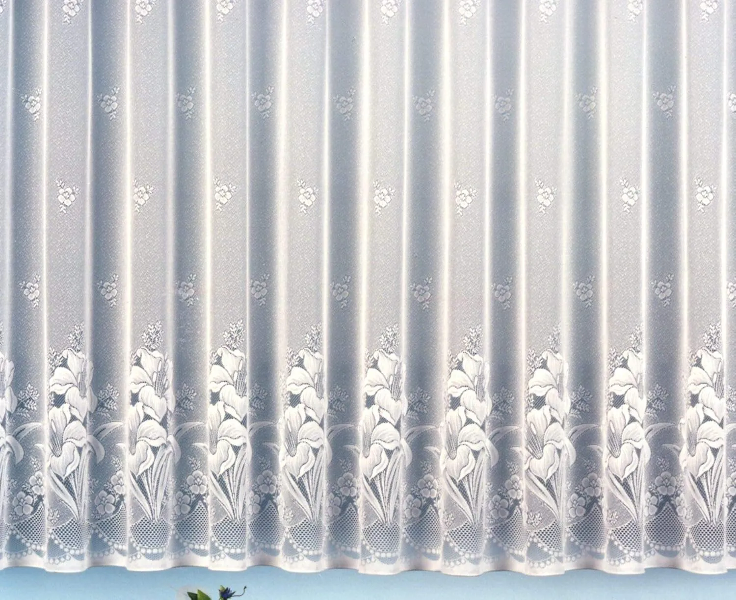 Bild von heimtexland Jacquard Gardine mit Blumenmuster in Weiß, 175x300 cm, für Fensterbreiten von 100 bis 135 cm