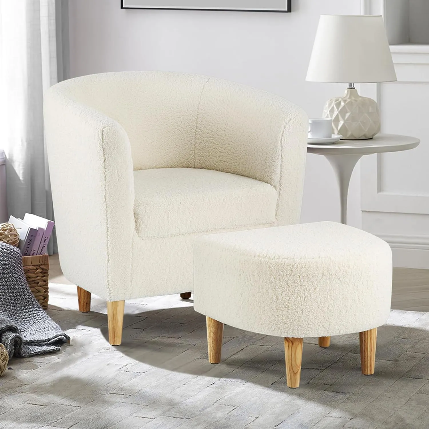 Bild von LEUTED Sessel mit Hocker in Weiß aus Teddy-Stoff für Wohnzimmer und Schlafzimmer