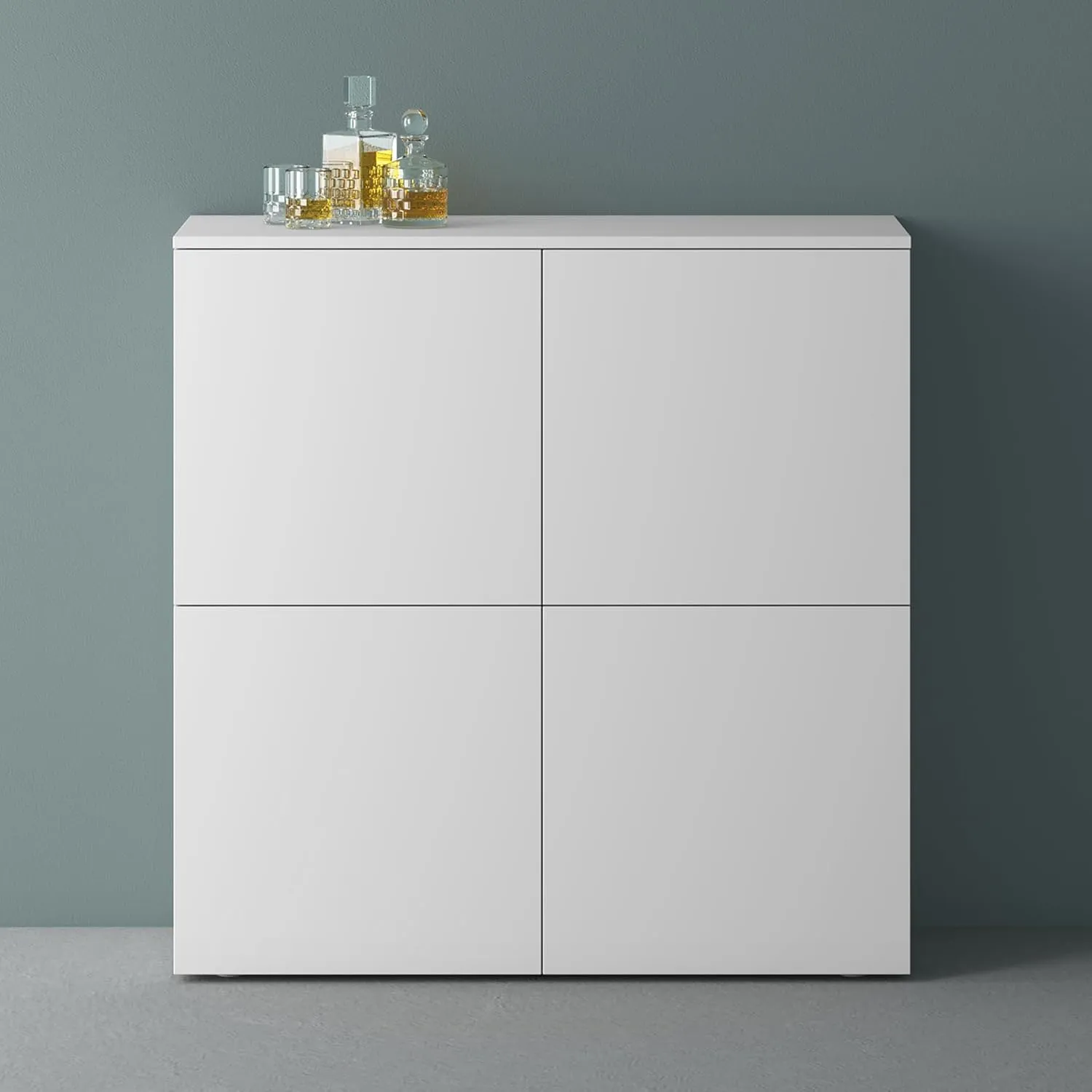 Bild von Mai und Mai Möbel Kommode mit 4 Türen in Weiß matt, Mehrzweckschrank mit den Maßen 100x36,4x98 cm