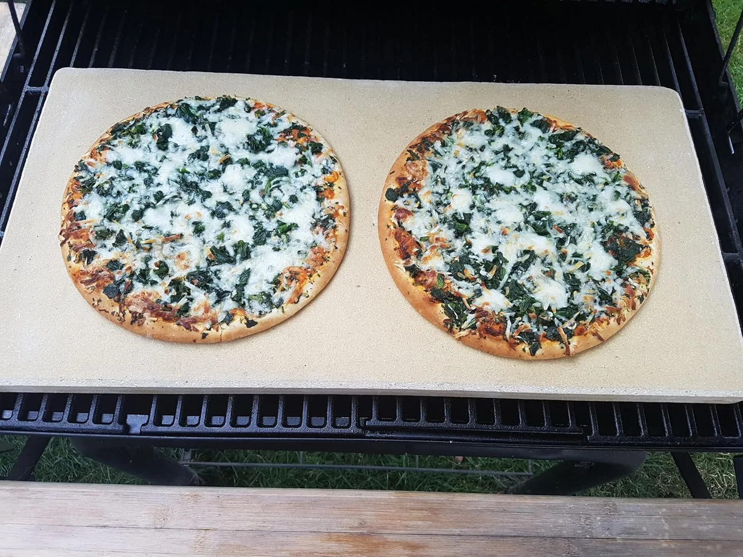 Bild von Pizzaplatte 60 x 30 cm für Grill und Backofen, handgefertigt und ohne scharfe Kanten