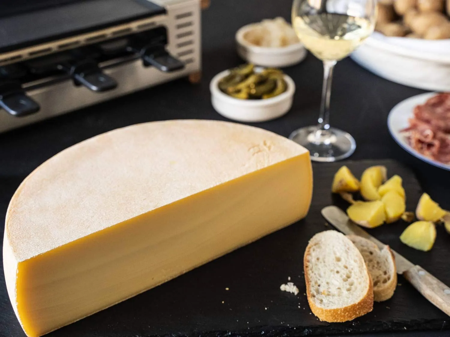 Bild von Raclette Swiss Käse 2,3 kg halber Laib vakuumverpackt laktosefrei mit vegetarischem Lab aus bester Sommermilch