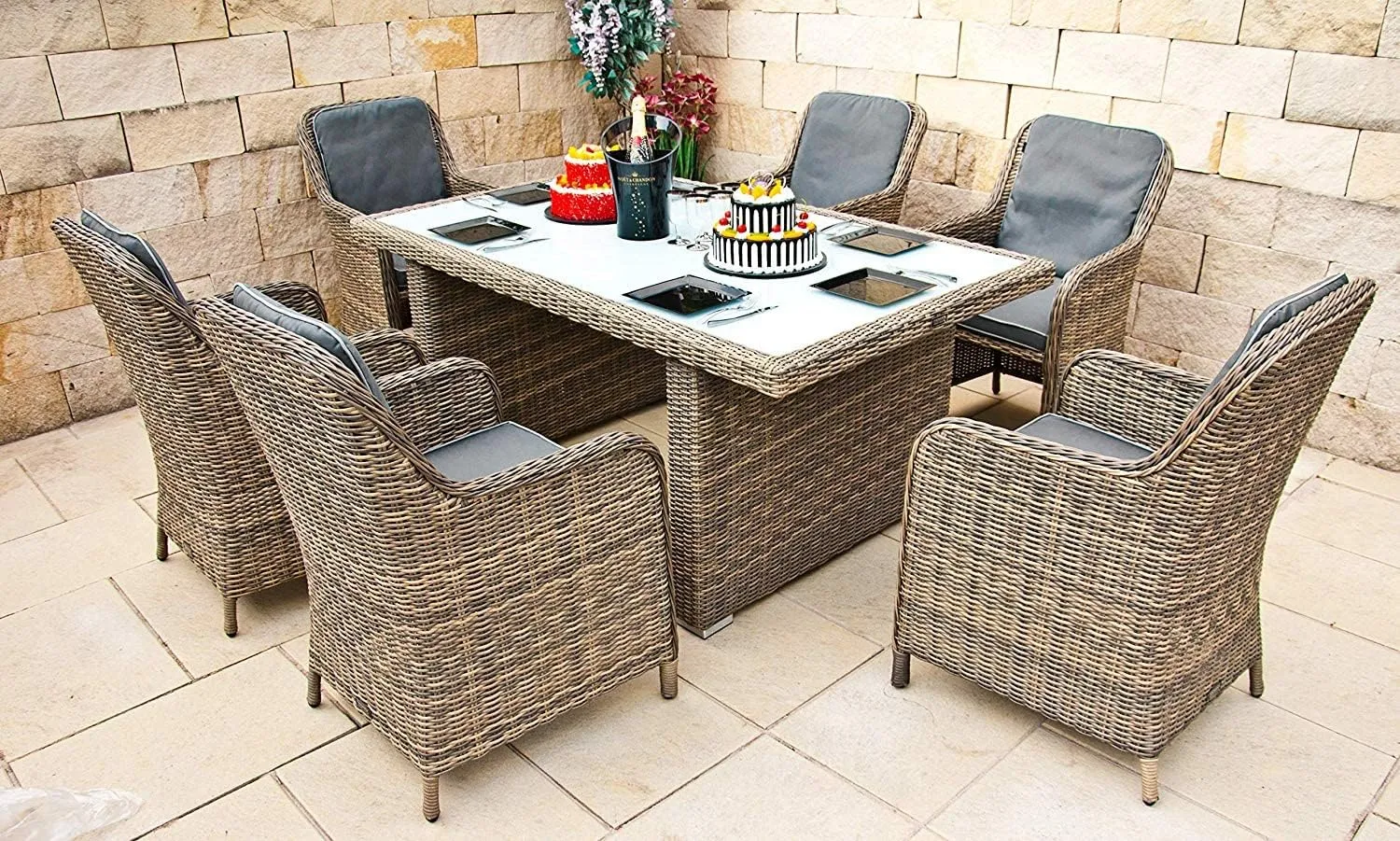 Bild von RAGNARÖK Gartenmöbel Essgruppe mit Tisch, 6 Sesseln und 12 Polstern in Naturfarben, aus rostfreiem Aluminium und UV-beständigem PolyRattan, 8 Jahre Garantie