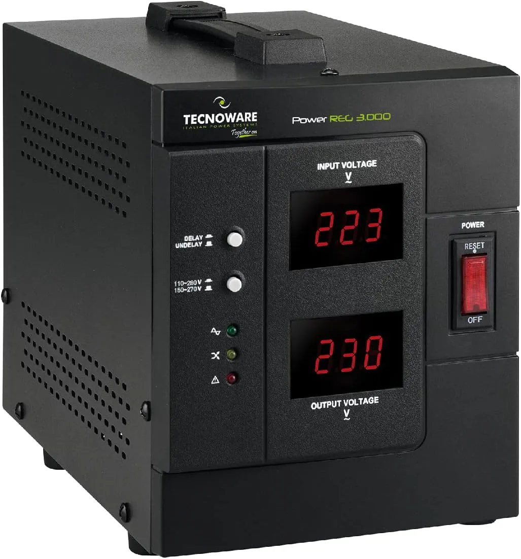 Bild von Tecnoware PowerReg 3000VA Spannungsregler für Einphasenstrom in Schwarz, schützt vor Spannungsschwankungen und Stromausfällen, geeignet für TV, HiFi und Drucker.