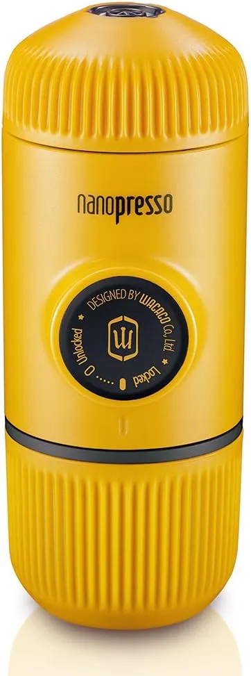 Bild von WACACO Nanopresso tragbare Espressomaschine mit 18 Bar Druck in Gelb, manuell bedient und ideal für Camping und Wandern