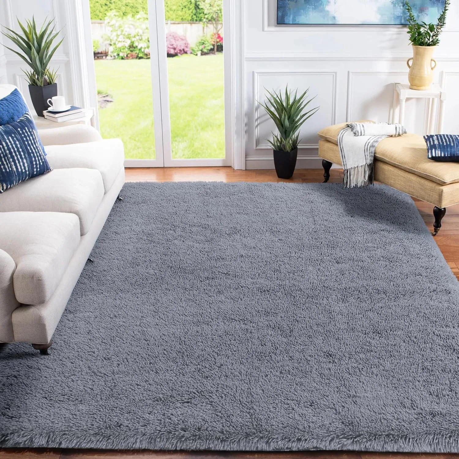 Bild von XSIVOD Hochflor Teppich 120x160 cm in Grau, flauschig und waschbar mit rutschfester Unterseite