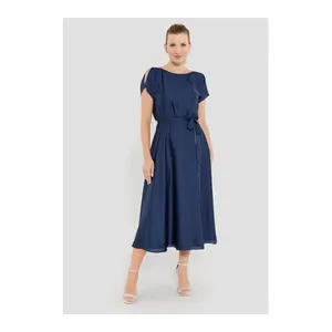 Bild von Swing Schlichtweg schön fallendes Midikleid aus feinem Satinchiffon